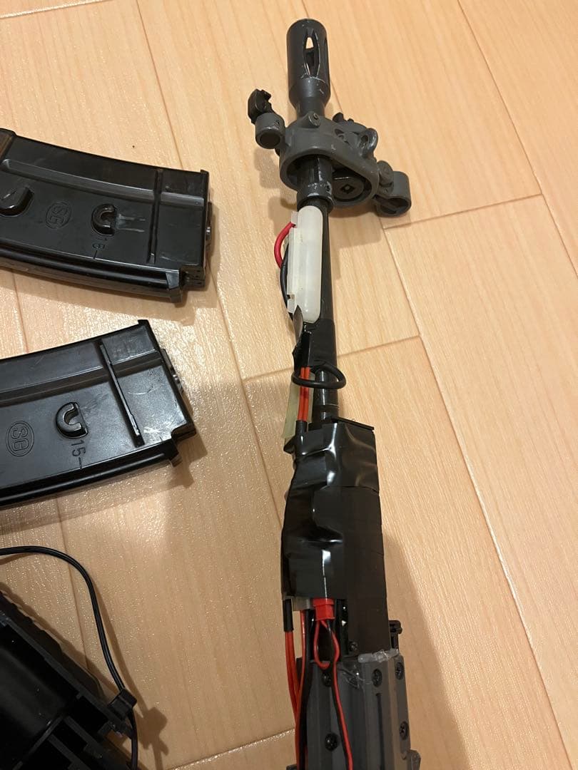 東京マルイ　電動ガン SIG 551 バースト　マガジン2個 充電器付き