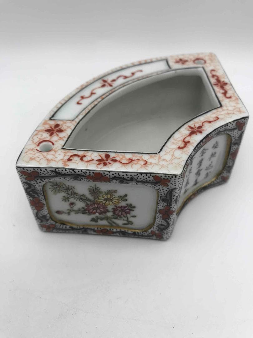 清道光時代 【大清道光年製】在銘 粉彩 琺瑯彩金彩錦雞墨彩詩文水丞(F-16)