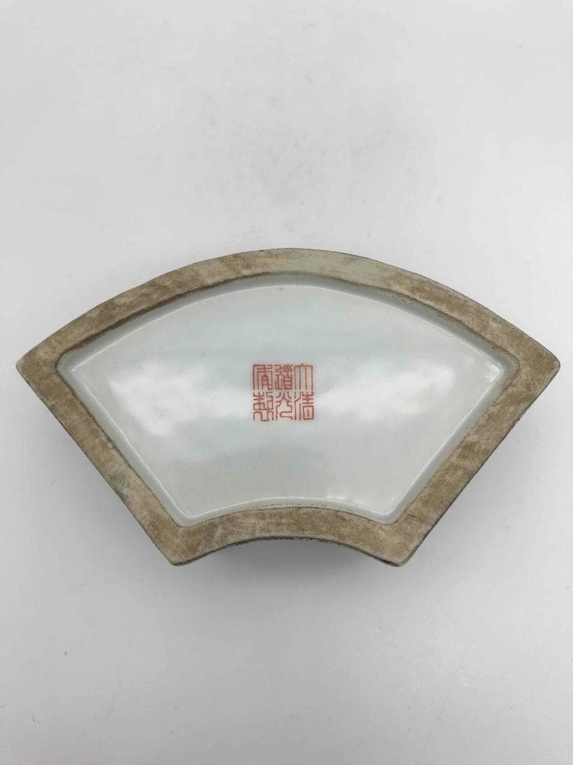 清道光時代 【大清道光年製】在銘 粉彩 琺瑯彩金彩錦雞墨彩詩文水丞(F-16)