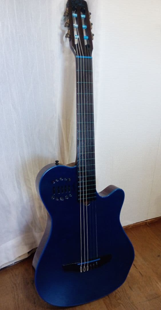 Godin Multiac エレアコ・オーシャンブルー仕立て