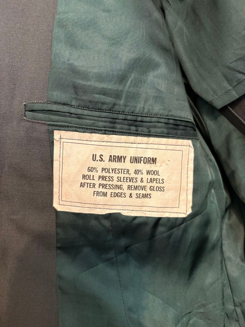 アメリカ陸軍制服、工兵徽章付き
