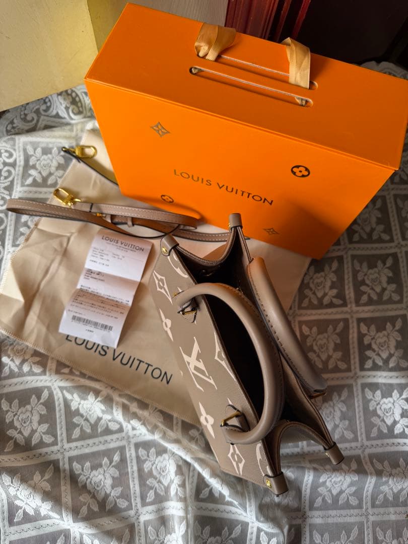 ベージュ モノグラム ショルダーバッグ