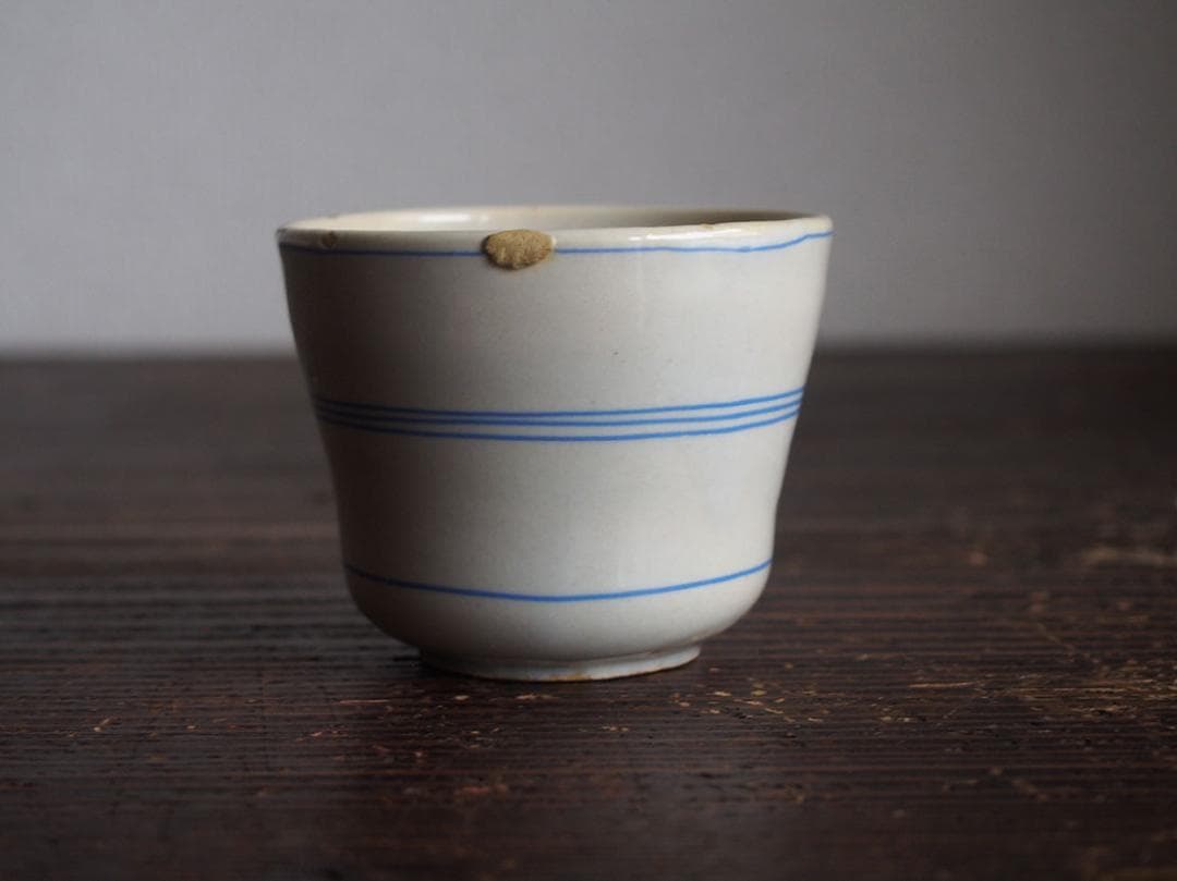 白に青いラインの素朴な小カップ マニセス 陶器 スペイン古陶/K213