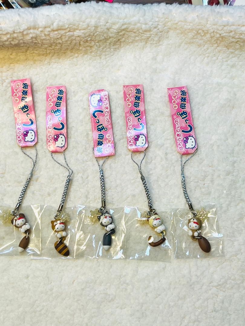 激レア‼︎ サンリオ ハローキティ　しっぽ倶楽部 冬季限定　根付け全5種