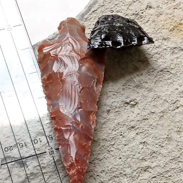 石器　有舌尖頭器　変成長石　黒曜石　矢じり　　180