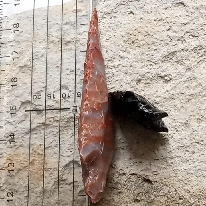 石器　有舌尖頭器　変成長石　黒曜石　矢じり　　180