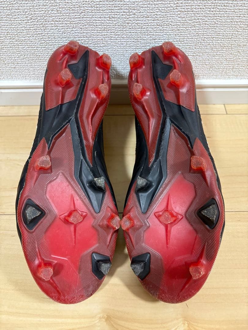 サッカースパイク　アディダス　プレデター