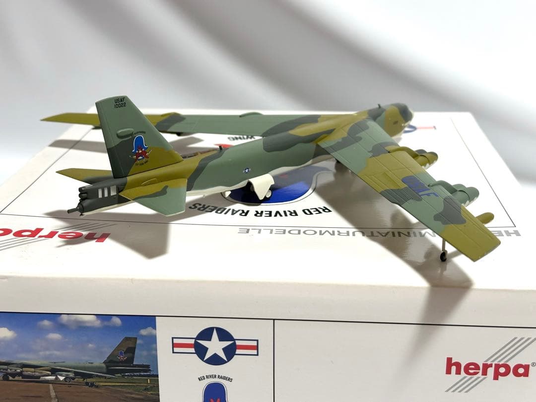 航空機・ヘリコプター herpa 1/200 B-52H Stratofortress