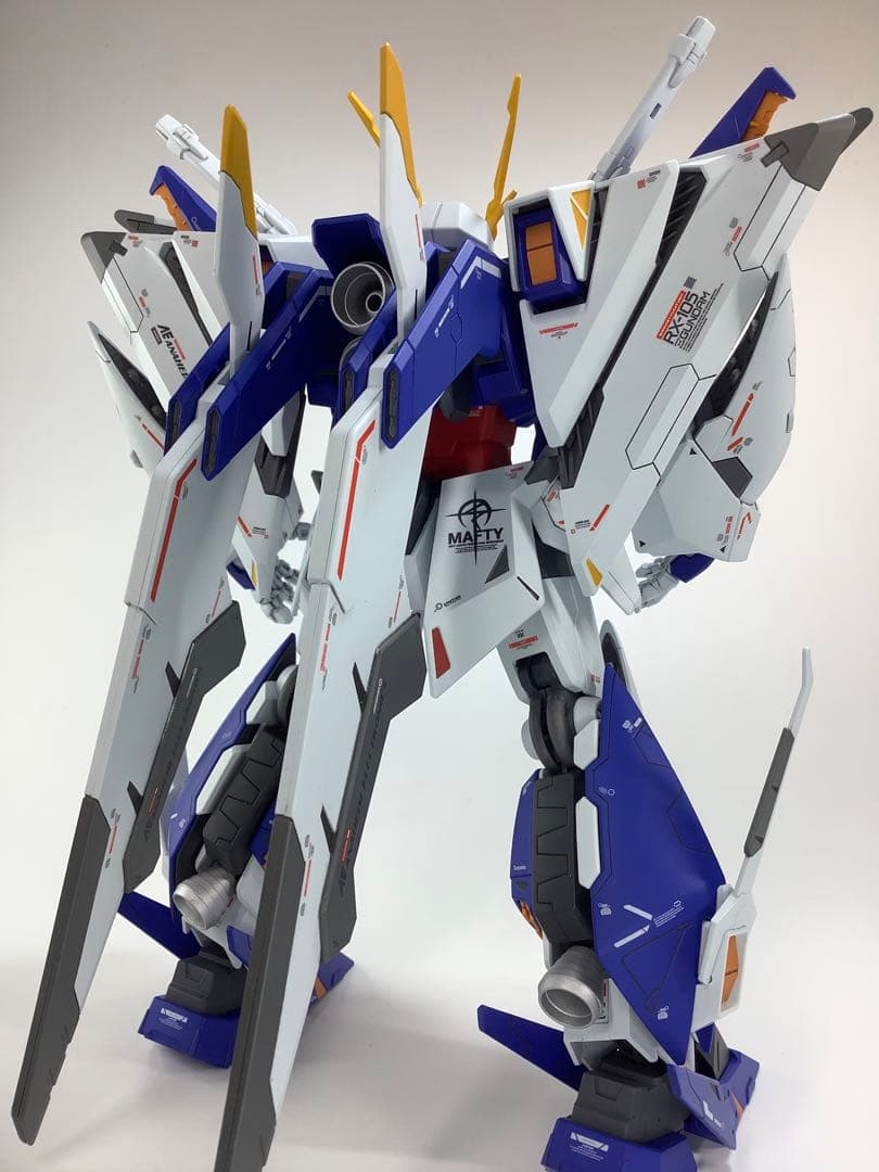 HGUC RX-105 クスィーガンダム　塗装済完成品