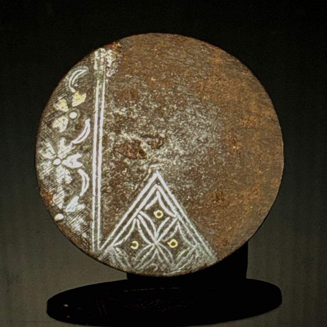 江戸期 古鉄製 金銀象嵌 花菱紋 丸型 根付 提げ物