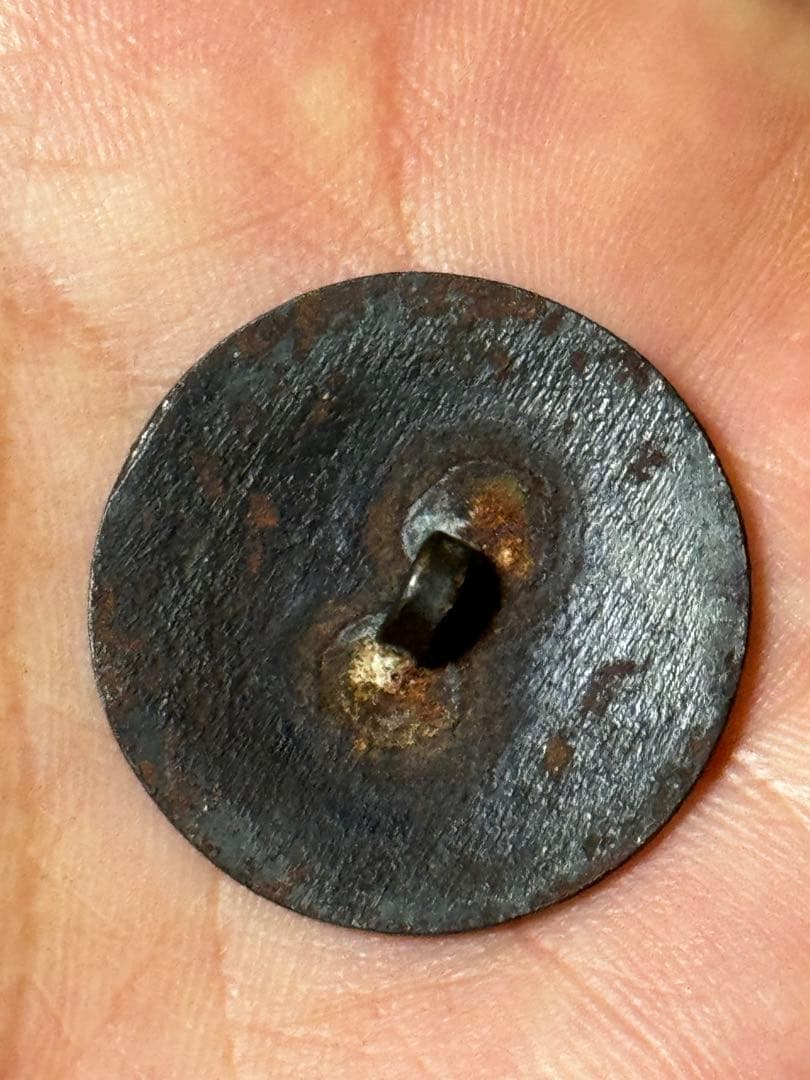 江戸期 古鉄製 金銀象嵌 花菱紋 丸型 根付 提げ物