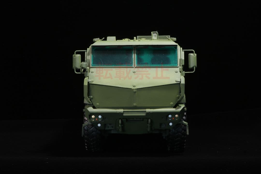 完成品 1/35 ロシア軍 タイフーンK 装甲兵員輸送車 プラモデル タコム
