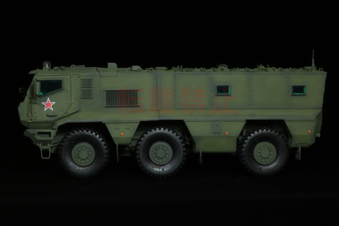 完成品 1/35 ロシア軍 タイフーンK 装甲兵員輸送車 プラモデル タコム