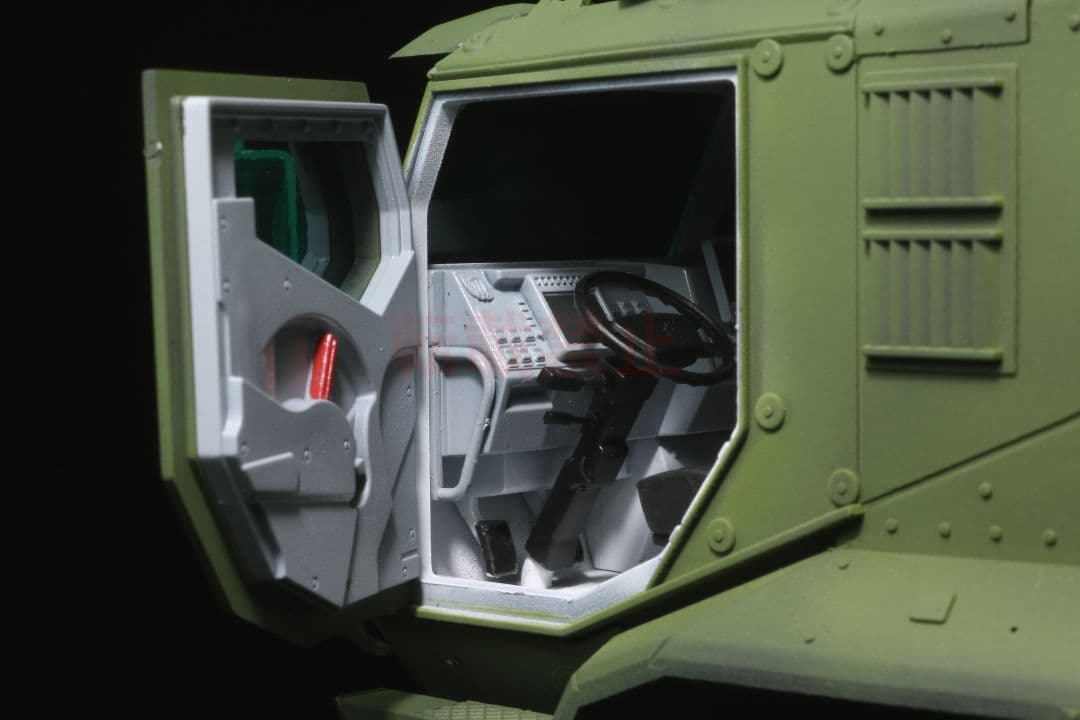 完成品 1/35 ロシア軍 タイフーンK 装甲兵員輸送車 プラモデル タコム