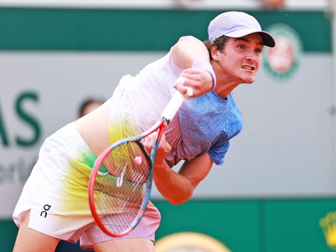 【新品未使用】on 新色 メンズMサイズ Court Shorts フェデラー