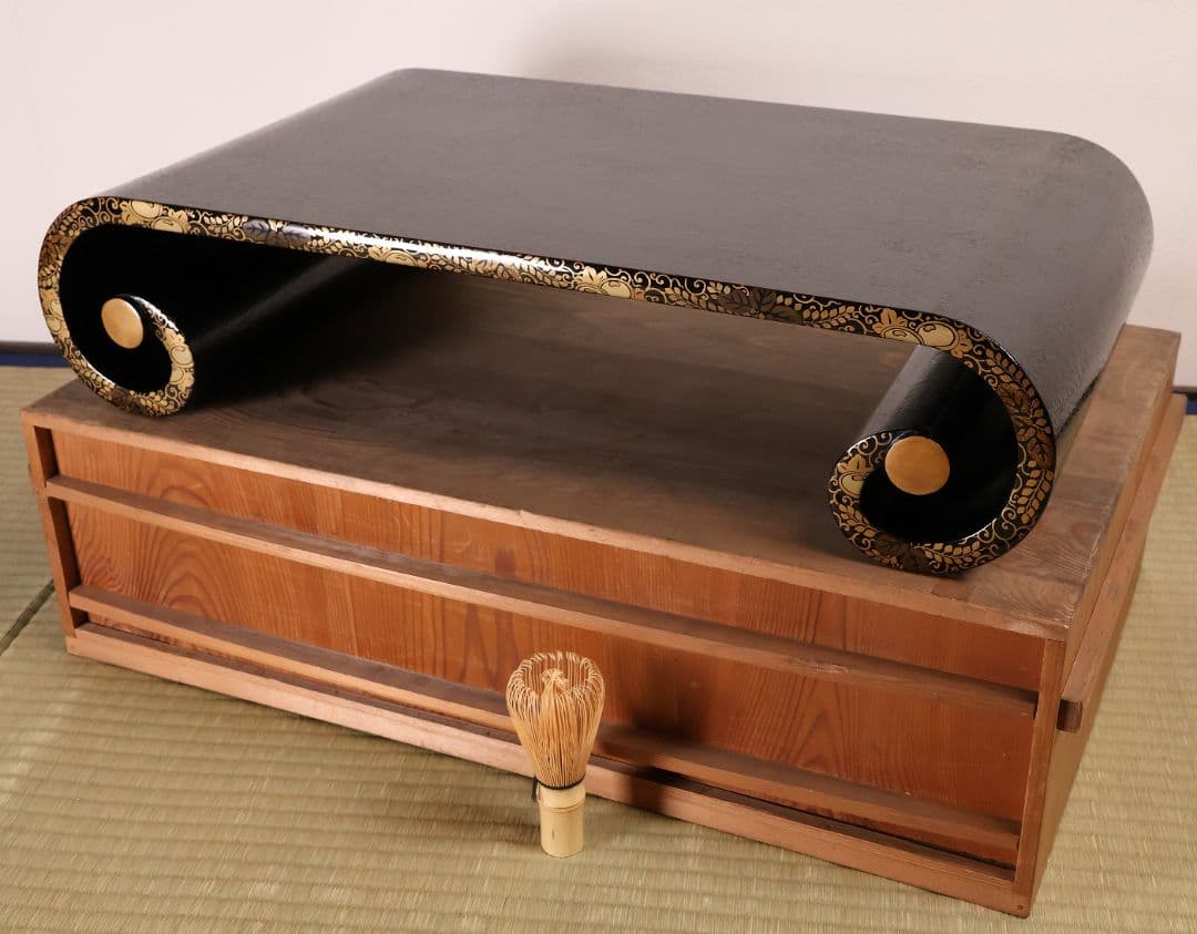 木製 漆塗 巻足 平卓 金蒔絵 丸菊 桐唐草 黒塗 漆芸 花台【MB106】