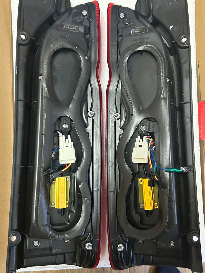 ★ハイエース ヴァレンティ ULTRA Y(ガンマ) LEDテールランプ　レッド