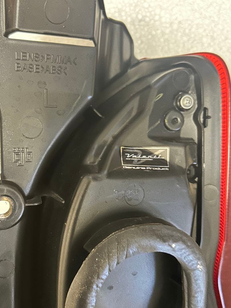 ★ハイエース ヴァレンティ ULTRA Y(ガンマ) LEDテールランプ　レッド