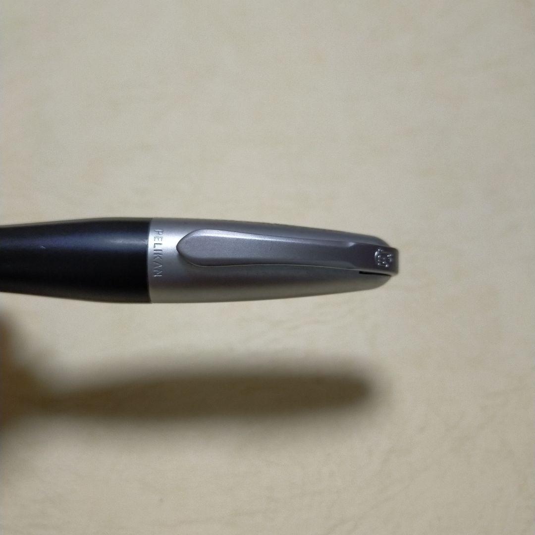 PELIKAN 黒インク流線型ボールペン