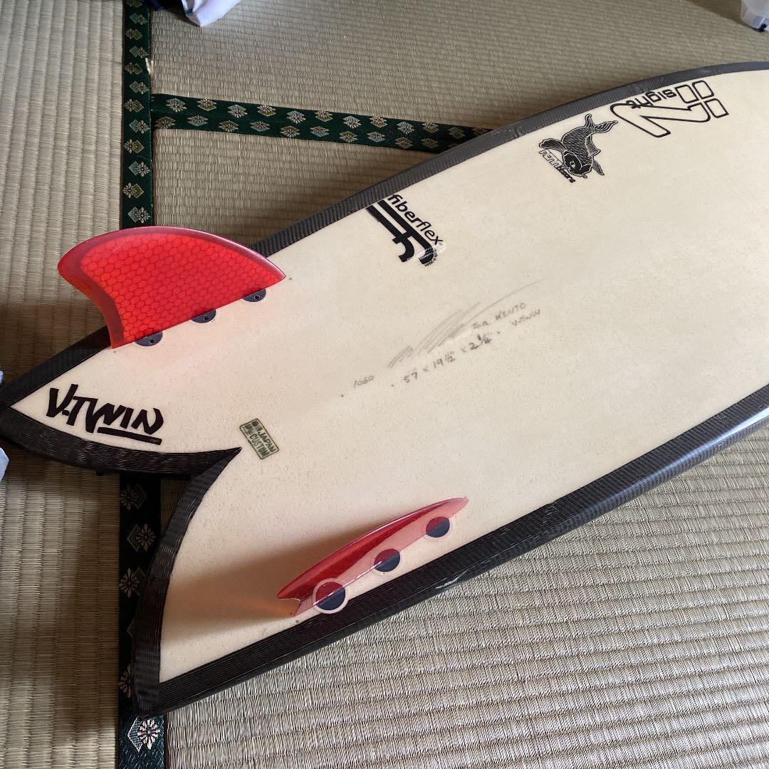 インサイトサーフボード、マットペンシェイプ、ファイバーフレックスtwin。