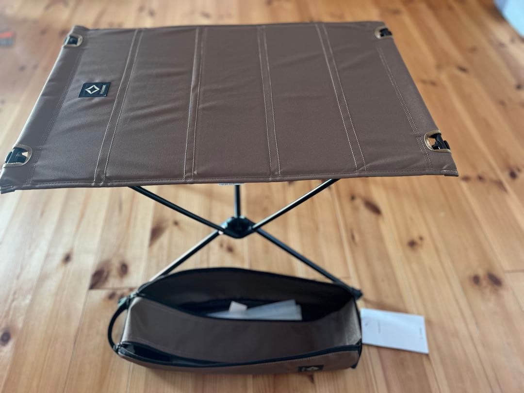 Helinox 折りたたみテーブル Ｍ　コヨーテ