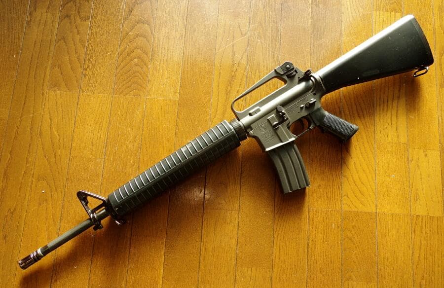 東京マルイ コルト M16A2 バッテリー＆充電器付き