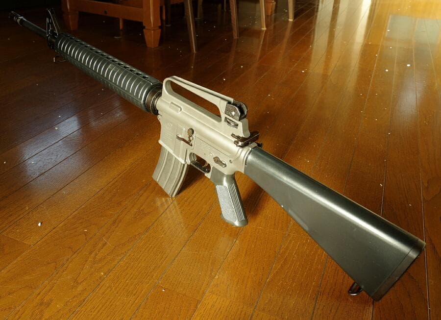 東京マルイ コルト M16A2 バッテリー＆充電器付き