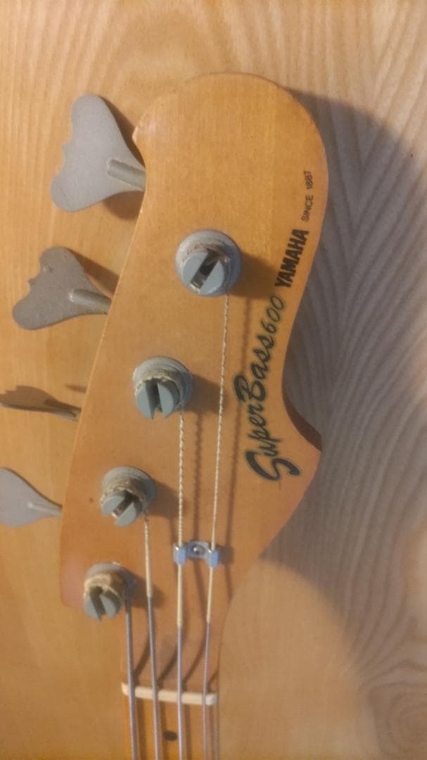 Yamaha Super Bass 600 サンバースト