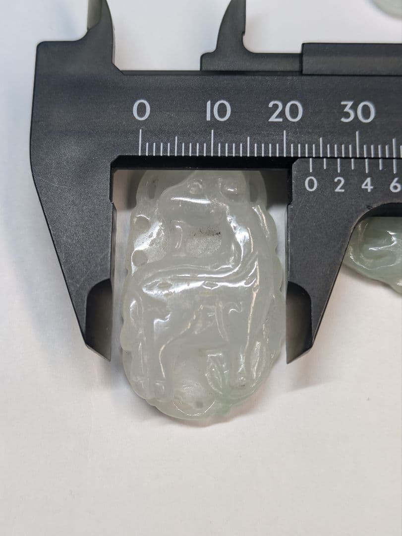 翡翠　ペンダントトップ　骨董　古玩　水晶　お守り　御守り　彫刻　玉石