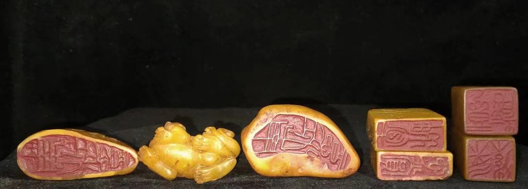 中国古美術・田黄石の印鑑セット・純手彫り・木箱付・細密彫・篆刻・案頭・文房具