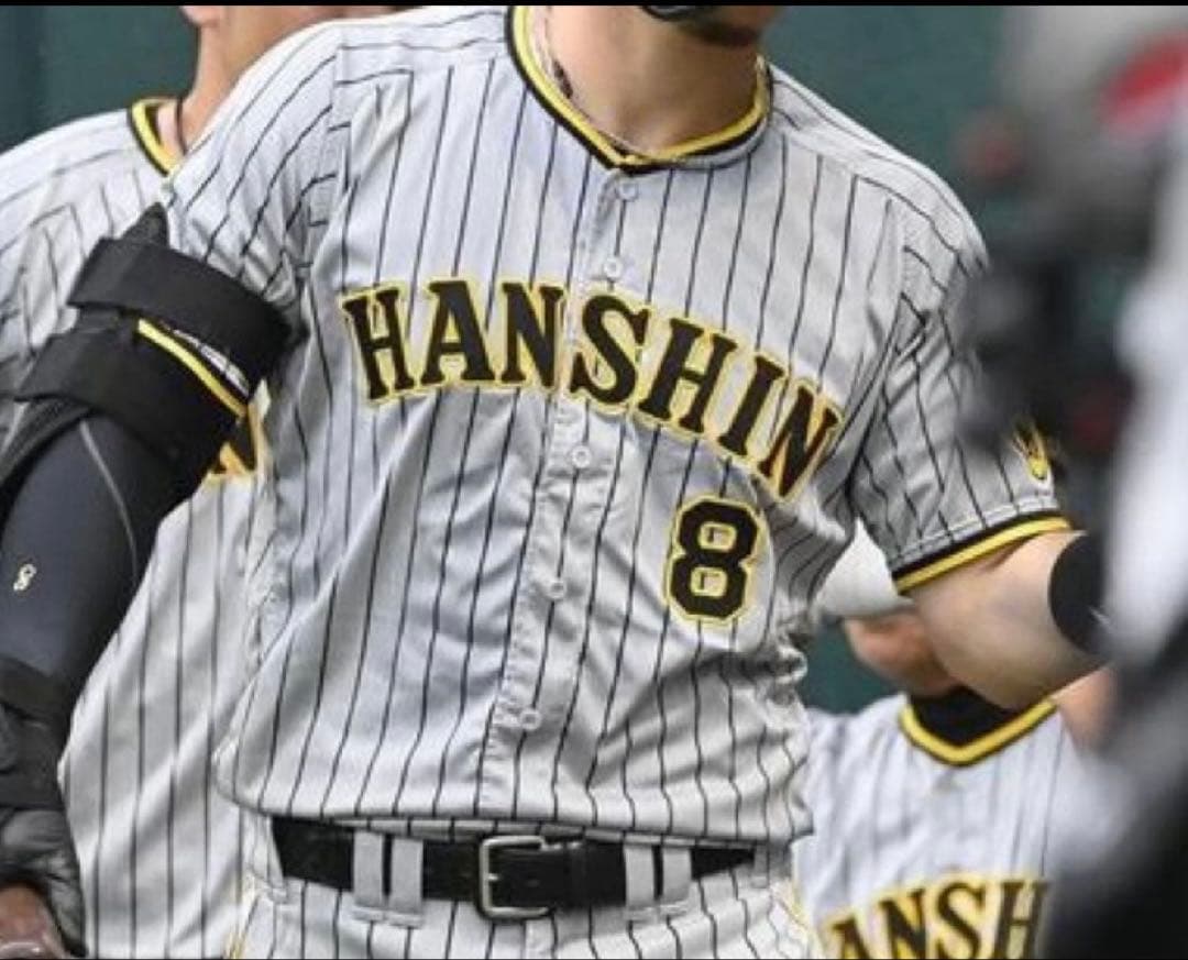 阪神タイガース ユニフォーム Ｍサイズ ２着セット ビジター レプリカ 佐藤輝明