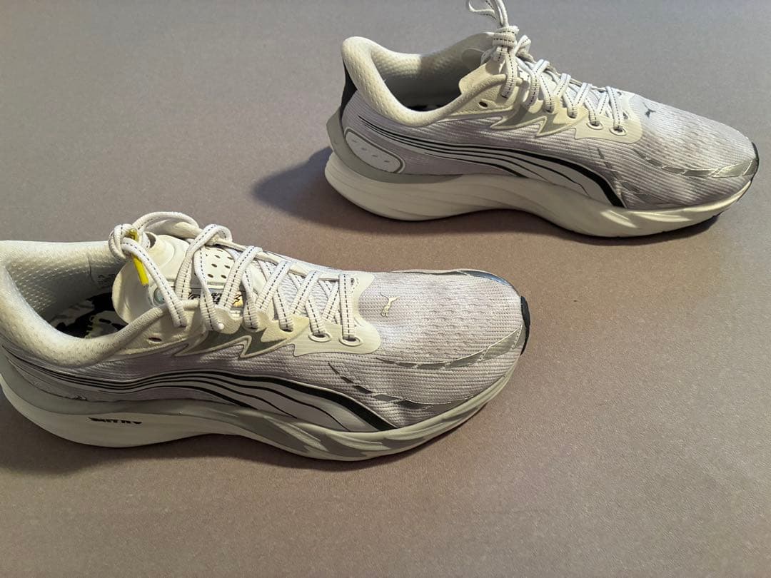 PUMA x charbon ヴェロシティ ニトロ 4 ランニングシューズ