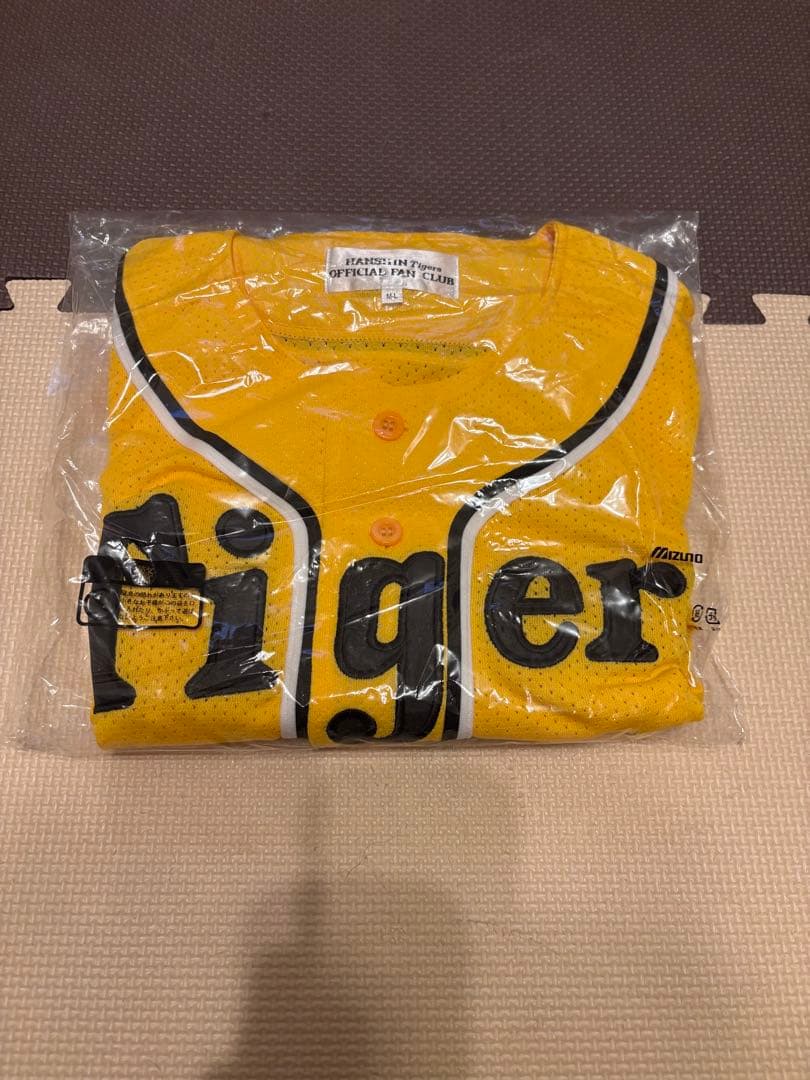 阪神Tigers 応援バッグ ＋応援服5着＋タオル2枚＋クッション＋うちわ
