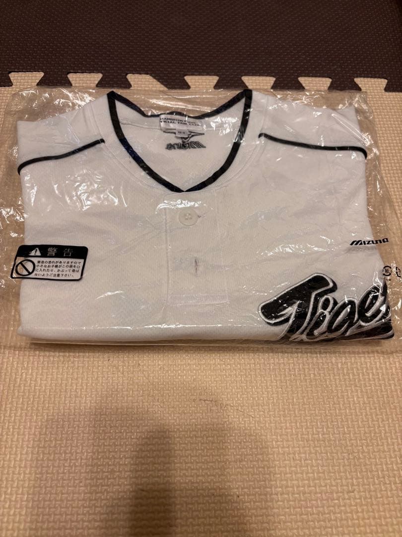 阪神Tigers 応援バッグ ＋応援服5着＋タオル2枚＋クッション＋うちわ