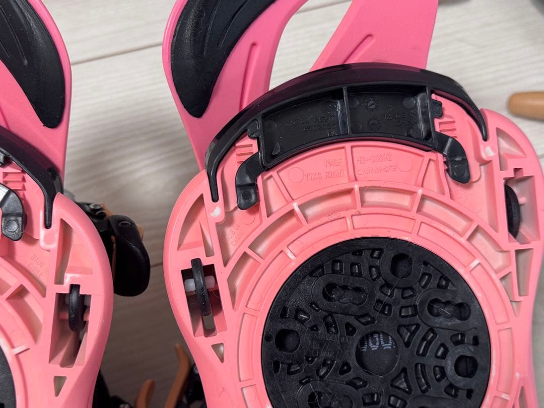 ピンク スノーボード ビンディング