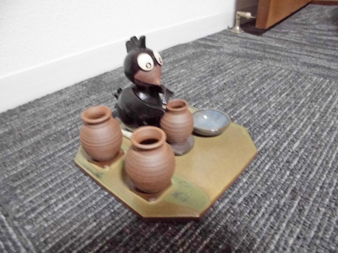 丹波焼　愛嬌のある陶器の置物　カラスの陶芸家　リビングのインテリアに　日本六古窯