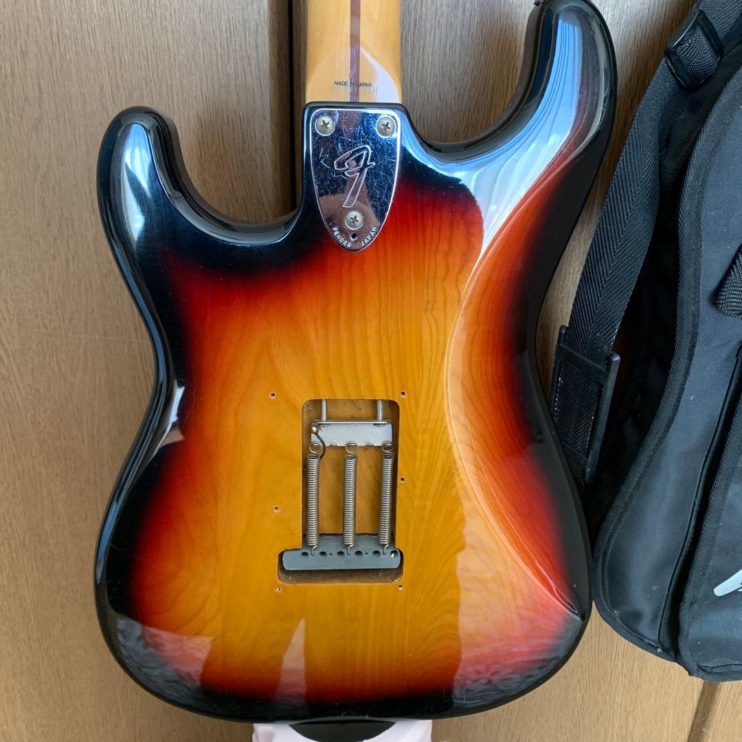 Fender Japan ストラトST72 Eシリアル