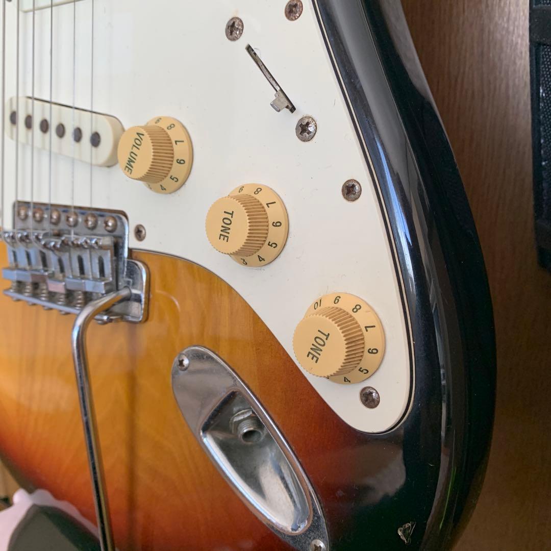 Fender Japan ストラトST72 Eシリアル