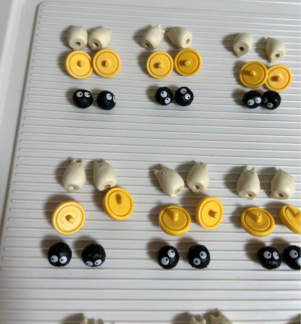 となりのトトロのフィギュア、小トト、まっくろくろすけのセット