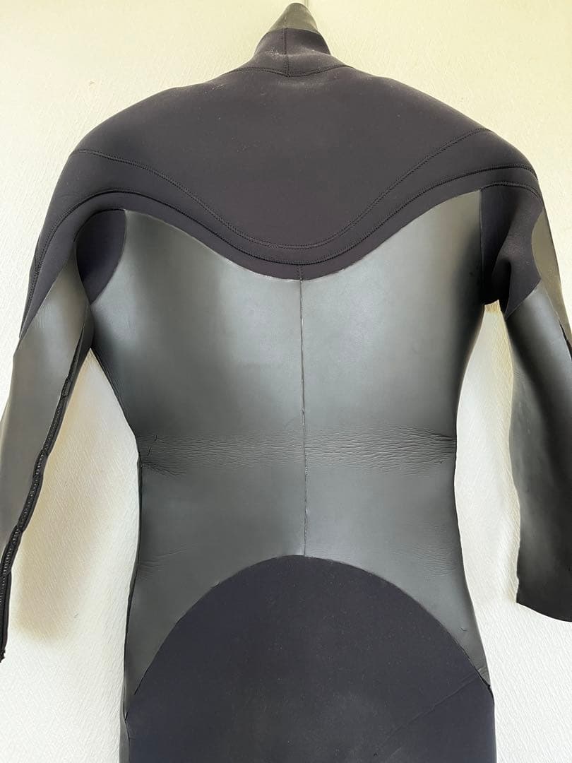 BREAKER OUTのレディースディスフェスフルウェットスーツ