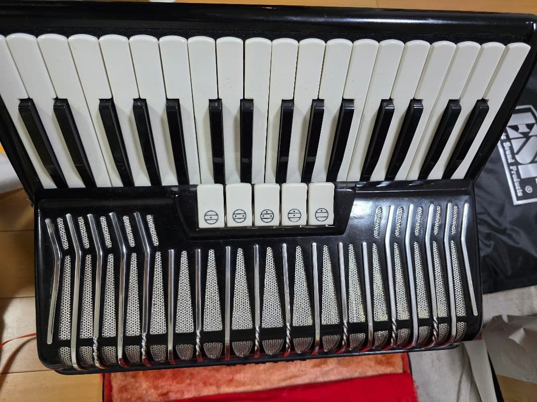 YAMAHA ヤマハ最高級モデル　ヴィンテージ　アコーディオン　３４鍵８０ベース