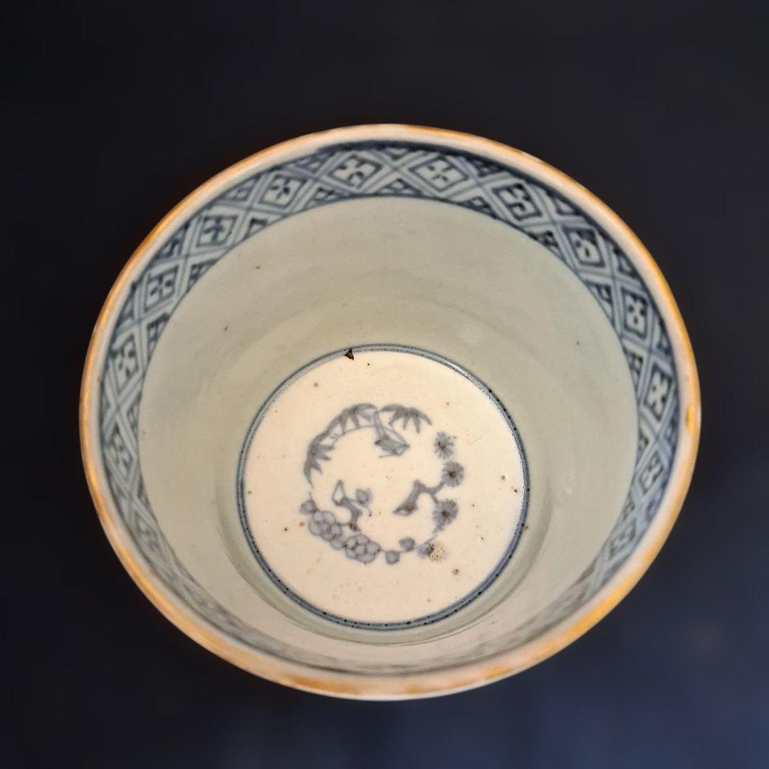 「菊と角(かく)のデザイン！」 古伊万里蕎麦猪口(直径8.5cm ) 骨董アンテ