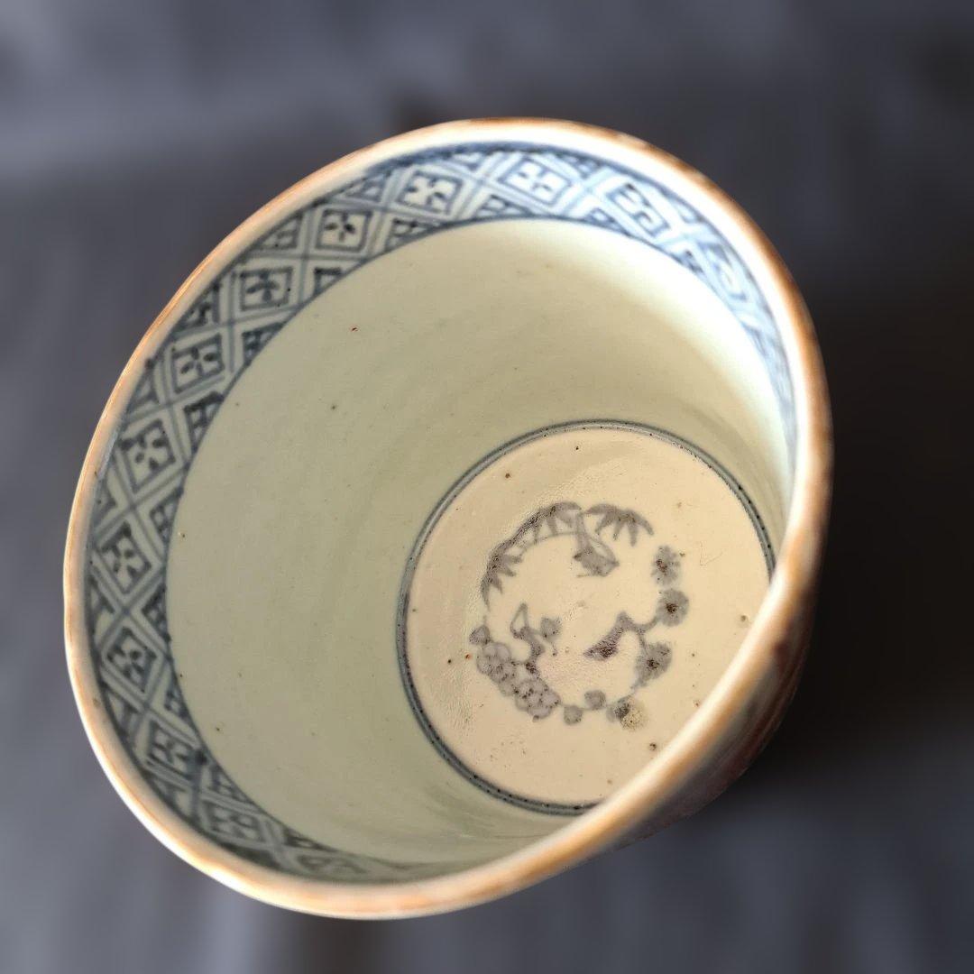 「菊と角(かく)のデザイン！」 古伊万里蕎麦猪口(直径8.5cm ) 骨董アンテ