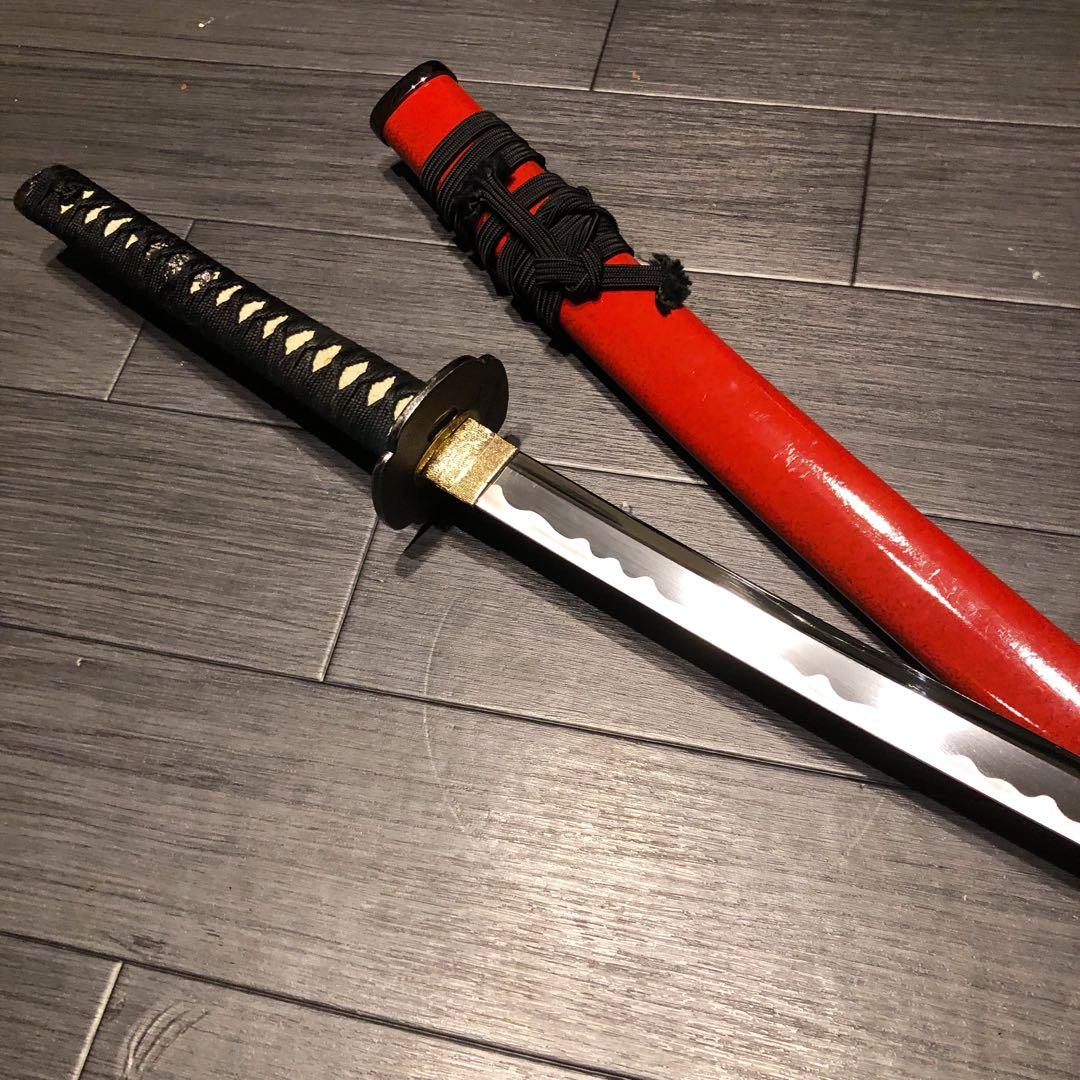 高級模造刀　居合刀　優乱刃紋　朱拵え　合金刀身　紋様入り
