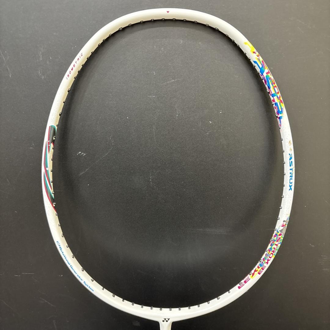 YONEX　ヨネックス　ASTROX　33　バトミントンラケット　ガット無し
