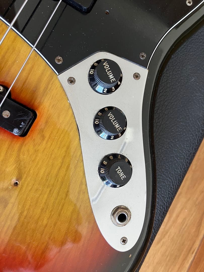 1979年製、Fender Jazz Bass -3 Tone Sunburst