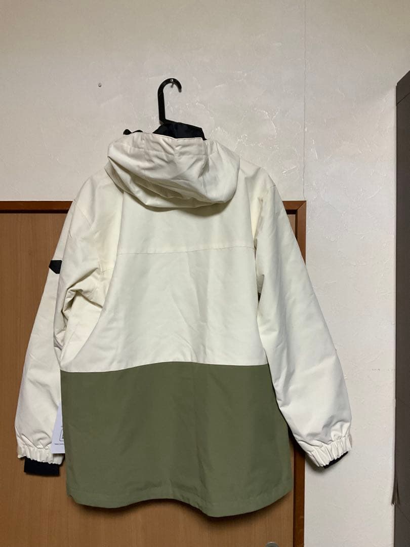 ホワイト/カーキ フード付きジャケット