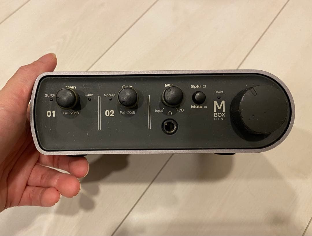 Avid Mbox Mini 2x2オーディオインターフェース
