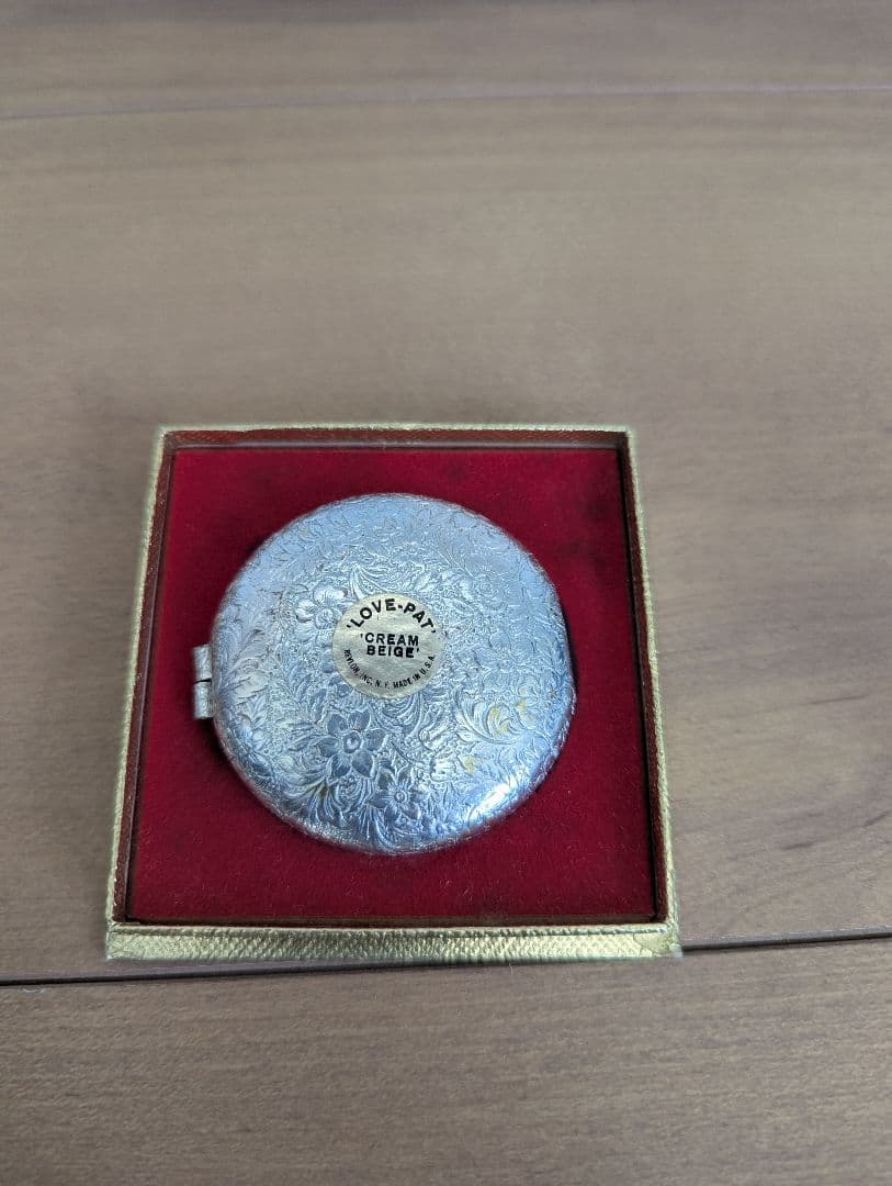 REVLON アンティーク コンパクトケース シルバーカラー 箱付き 未使用品