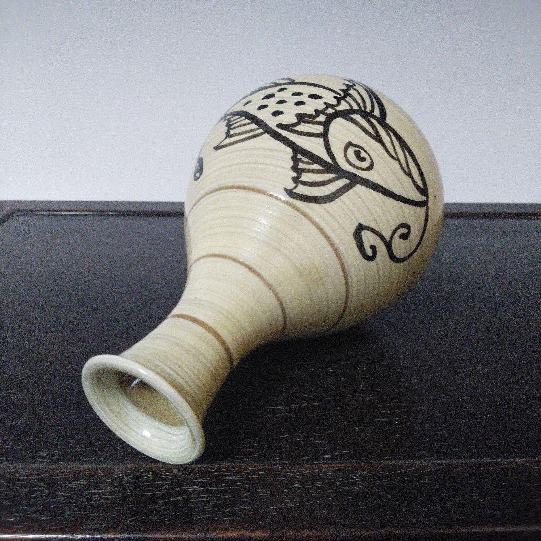 NO652 刷毛目魚文徳利　作家物　銘あり[土丁]